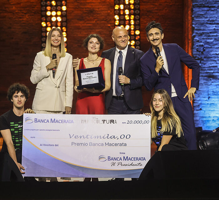 Elena Mil vincitrice assoluta della 36 edizione di Musicultura e il Premio Banca Macerata di 20 mila euro_