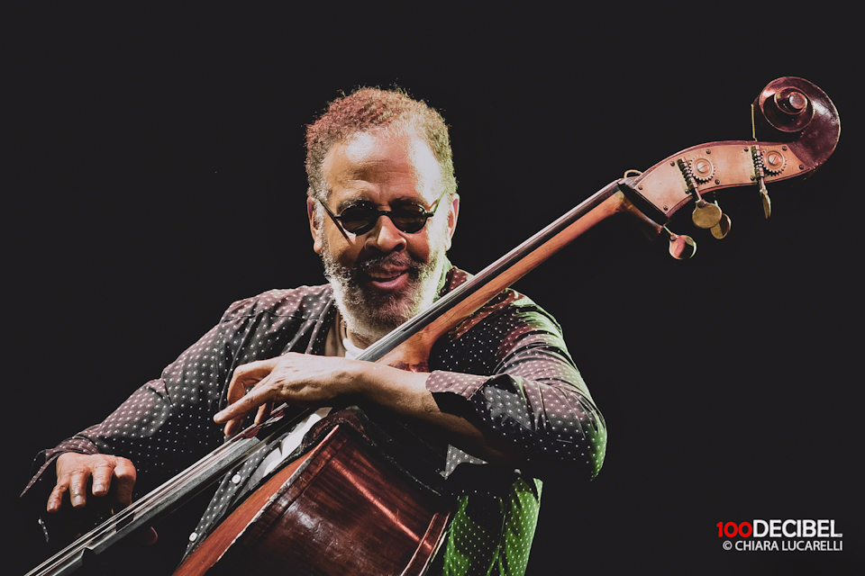 stanley-clarke-guarda-al-passato-e-conquista-il-pubblico-della-casa-del-jazz