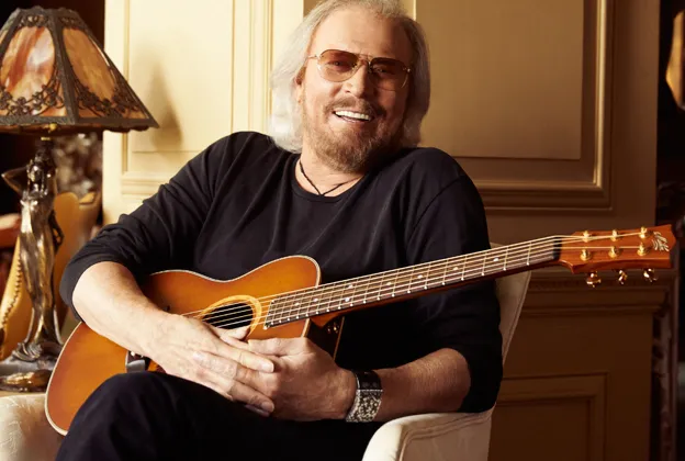 barry-gibb-80-anni-di-musica-bee-gees-barbra-streisand-dolly-parton-kenny-rogers-grease-frankie-valli